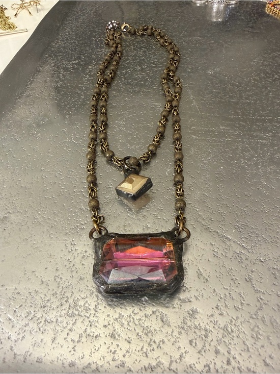 Jewelry - Vintage-Inspired Reversible Pink & Green Pendant Necklace